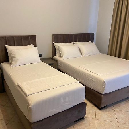 Hotel Lili Sarandë Buitenkant foto