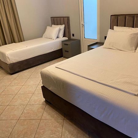 Hotel Lili Sarandë Buitenkant foto