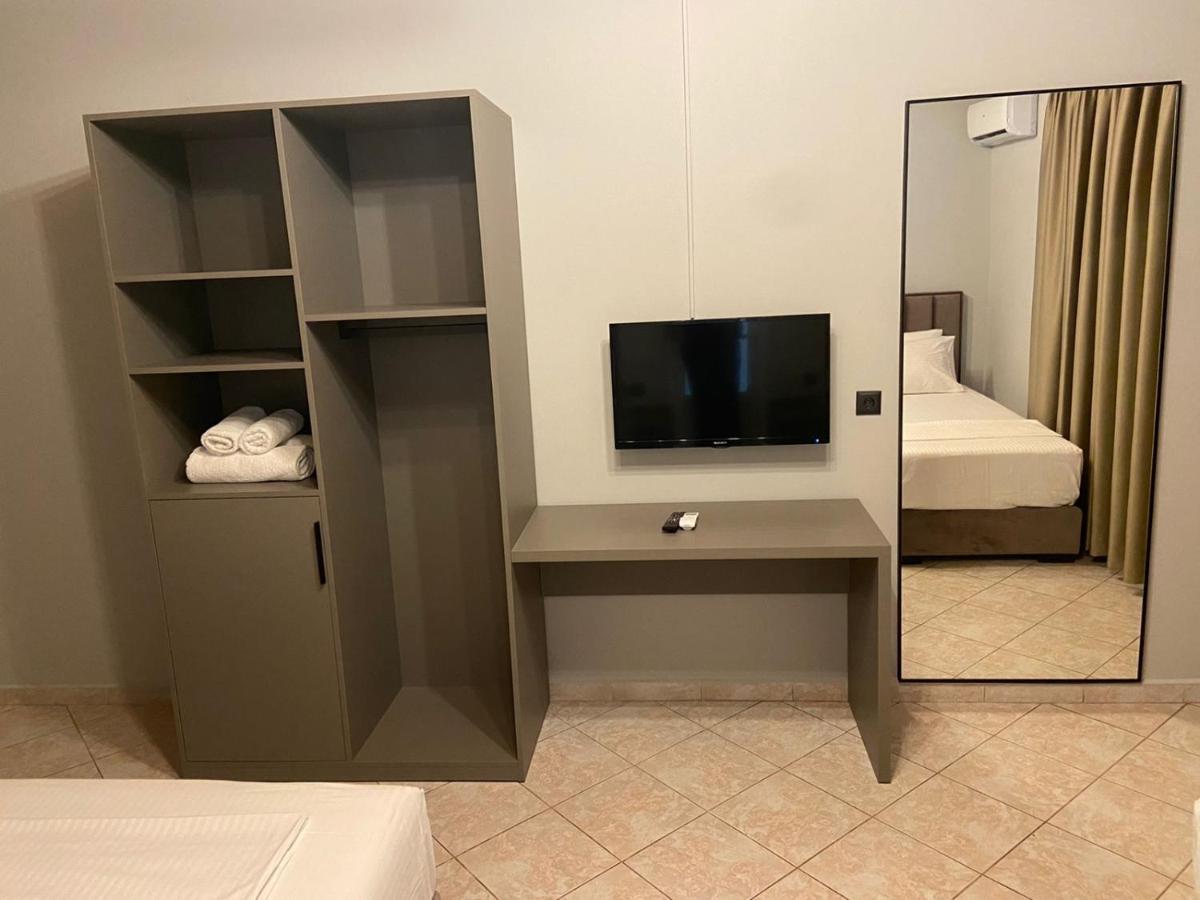 Hotel Lili Sarandë Buitenkant foto