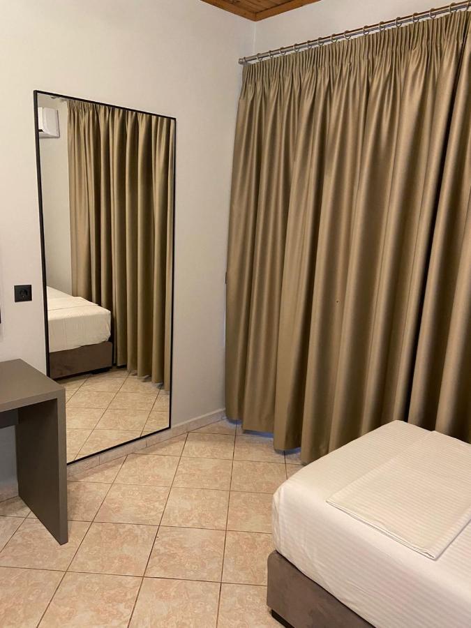 Hotel Lili Sarandë Buitenkant foto