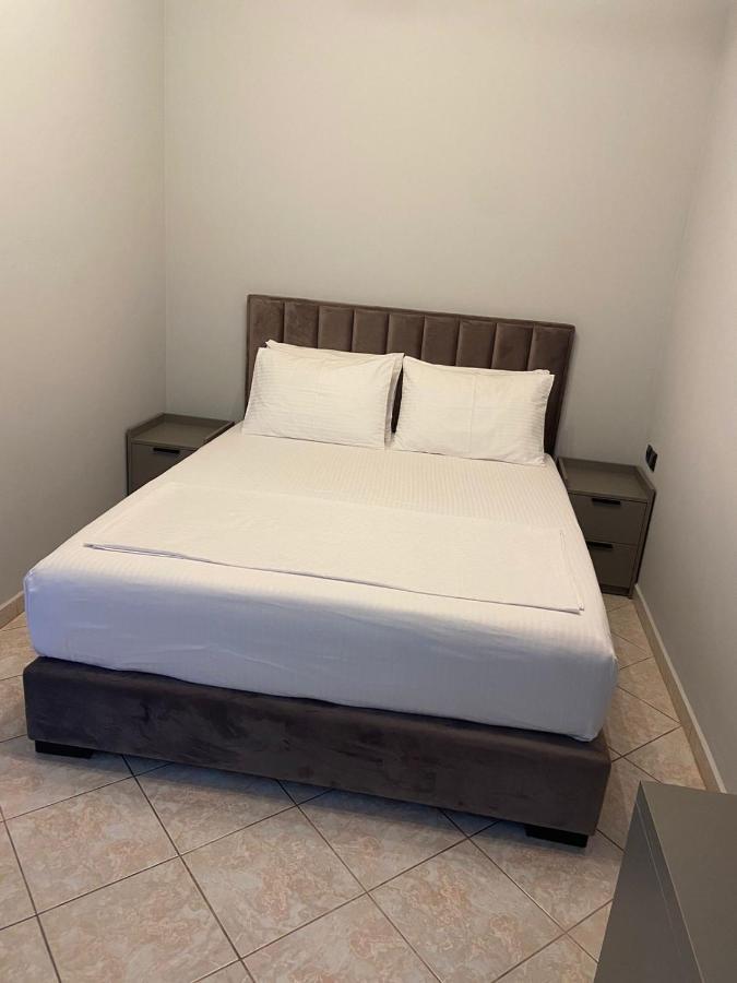 Hotel Lili Sarandë Buitenkant foto