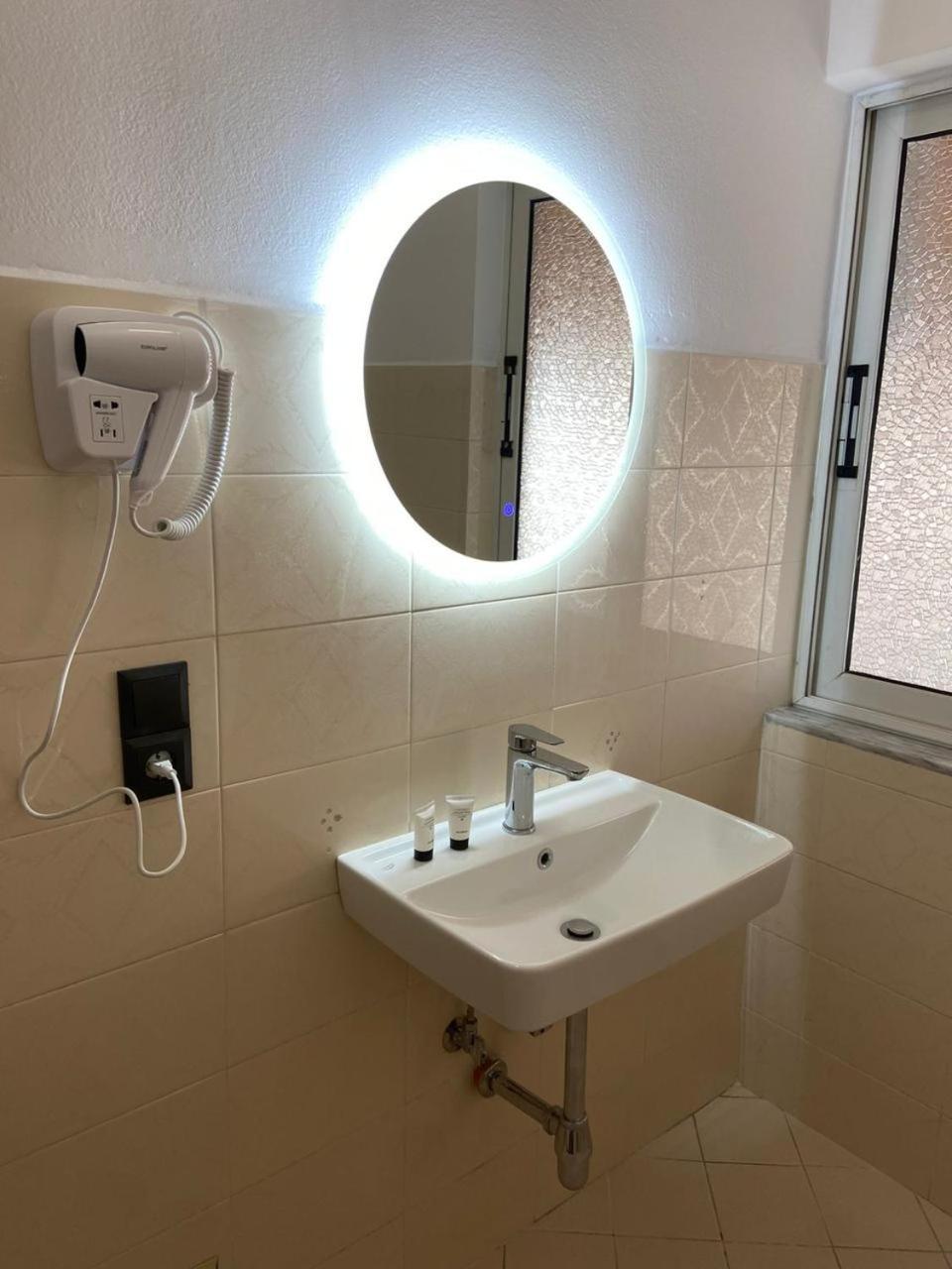 Hotel Lili Sarandë Kamer foto